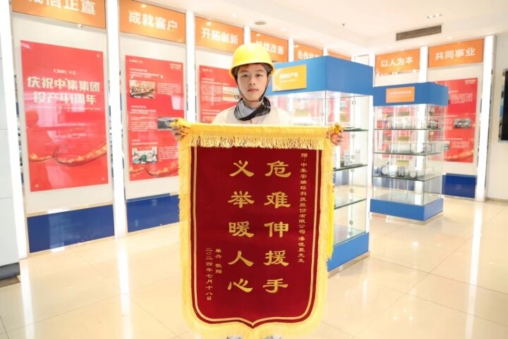 ����ͨ����������ˤ�����ˣ������¾���ˮŮ�� | Z6������ʱӿ�ֺ��˺���